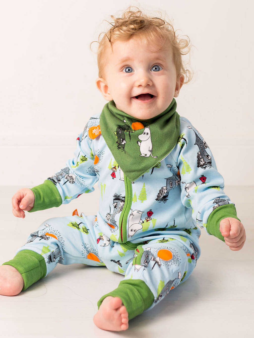 Moomin ™ Bio KOSTENLOS, um Zip-up-Strampler zu erkunden