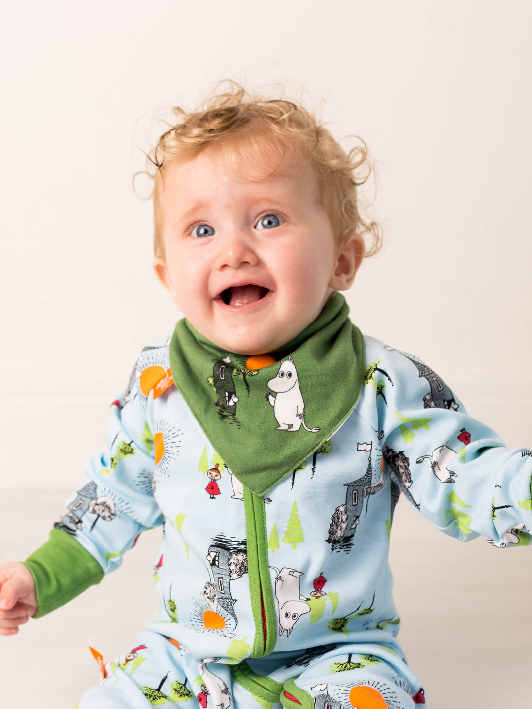 Moomin ™ Bio KOSTENLOS, um Zip-up-Strampler zu erkunden