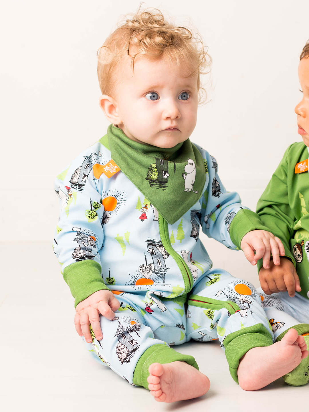 Moomin ™ Bio KOSTENLOS, um Zip-up-Strampler zu erkunden