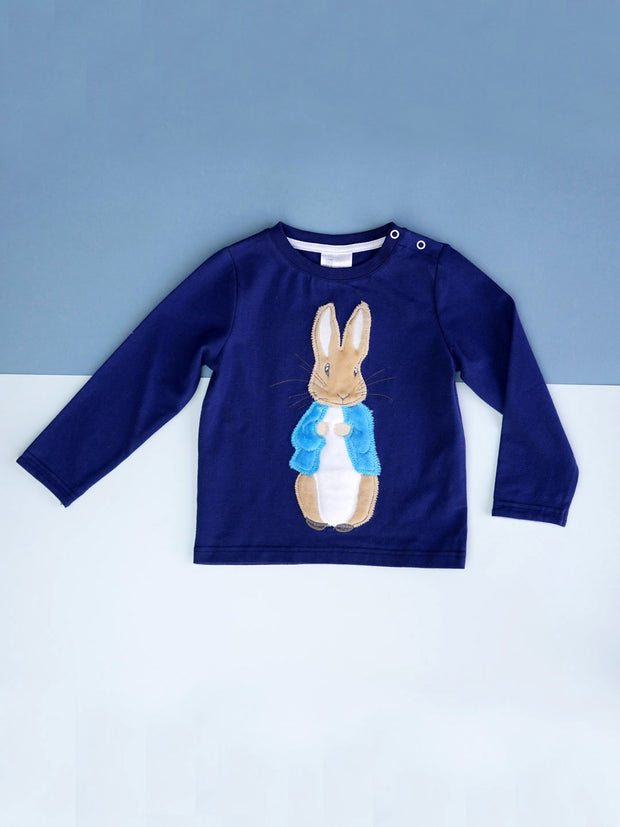 Marineblaues Oberteil mit Peter Rabbit-Print