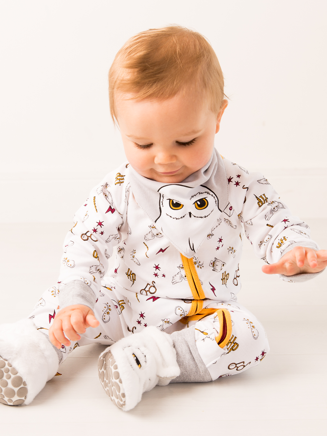 Harry Potter™ Hedwig Bibs (2 Pack)