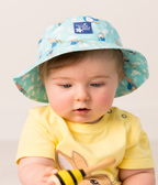 Gorro de verano Peter Rabbit™ en el jardín