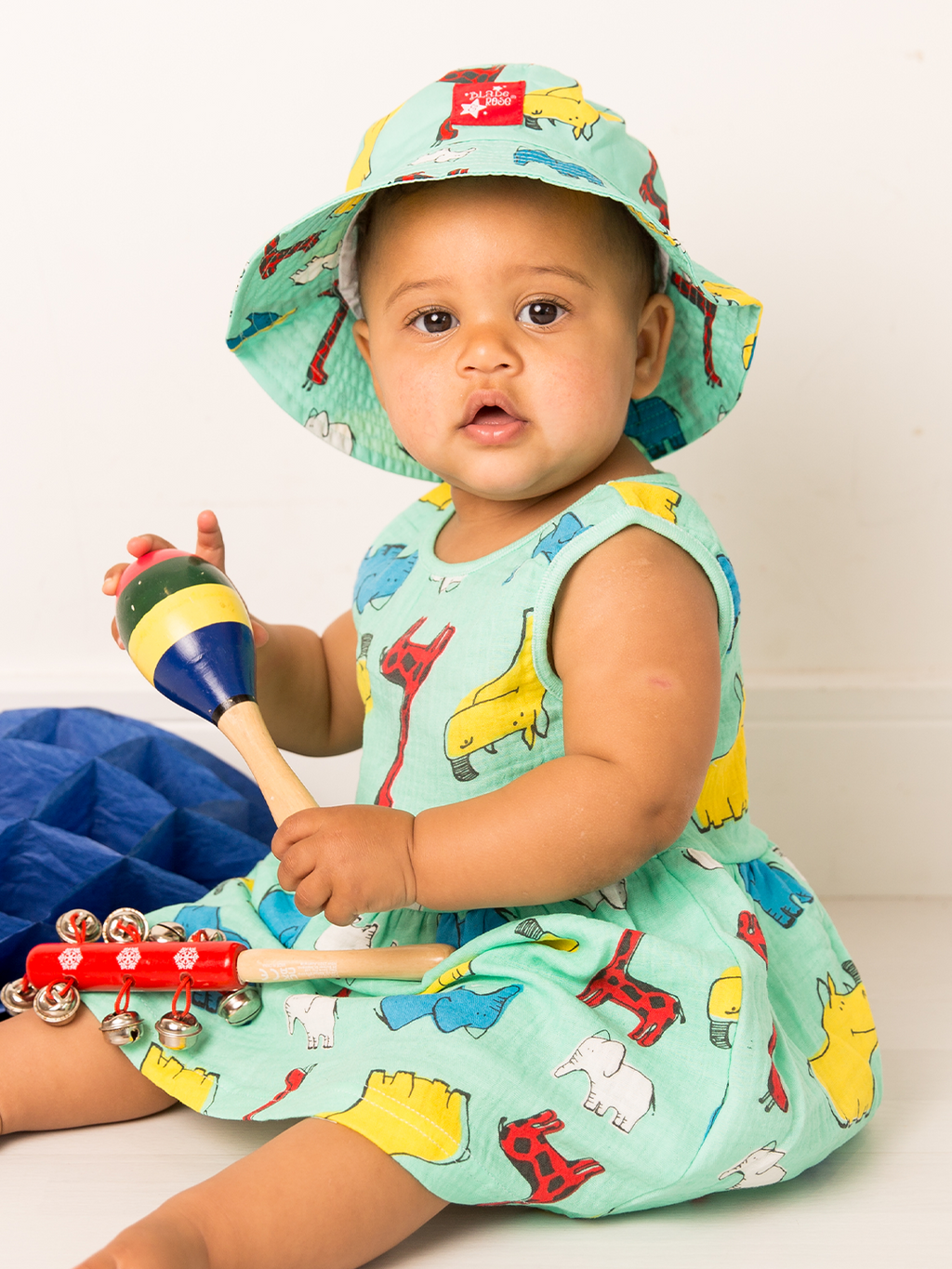 Mutiges und mutiges Sommerkleid